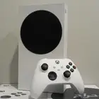 اكس بوكس s مع يده وأسلاكه