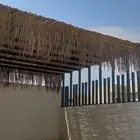 مظلات خيزران وجلسات خارجية
