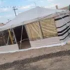 خيمة مخططة واجهة شفاف