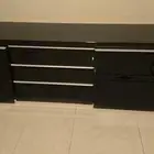 دولاب اسود درجين كبار وثلاث ادراج طويله