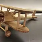 مجسم طائره خشبيه