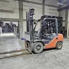 رافعه شوكيه فوركلفت بنزين غاز وديزل للايجار