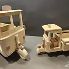 مجسم توكتوك خشبي