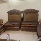 كنب بني حجم كبير