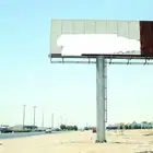 عمود مع لوحة حديد لمحطة بنزين او للاعلانات