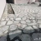 ربراب حجر ممتاز مع احواض تشجير وممرات