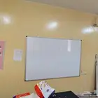 سبورات مدرسيه وطاولات مدرسيه وطاولات وكراسي ولوحات اعلانات و