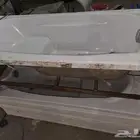 كراسي حمام مع بانيو ومغاسل