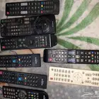 مجموعه من الريموتات التلفزيون الاصلي