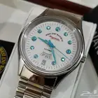 ساعة ويست اند مخزنة بمرفقاتها