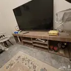 طاوله و شاشة