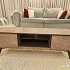 طاولة تلفزيون