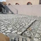 ربراب حجر ممتاز مع احواض تشجير وممرات شغل بضمان