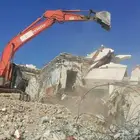 يوجد لدينا هدم عماير ومقاولات حفريه بالكامل مهما كان حجمها و