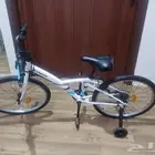 دراجة هوائية B TWIn مقاس 20  نظيفة جدا   كفرات جانبية