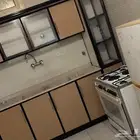 شقه لايجار مؤثثه من غرفه وصاله ومطبخ وحمام وحوش مخطط للسلام