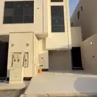للبيع دور علوي مع مصعد حي الرمال ( ريبال )