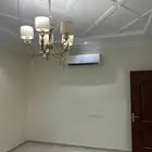 شقة فاخرة خمس غرف مكيفات ومطبخ