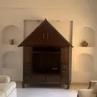 حامل تلفزيون بيت خشبي نظيف