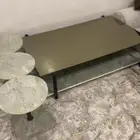 طاوله مجلس للبيع تو شاريها ب850 قبل شهر معها سته خدم ونظيفه