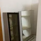 دولاب قزاز صغير مع مغسلته جديده و دولاب رفوف للبيع