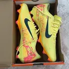 شوزات كورة استخدام مرة وحد