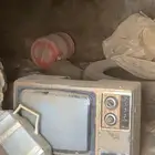 تلفزيوننا القديم للبيع مادري شغال ولا خربان
