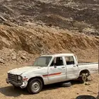 هايلوكس مديل 82 للبيع كل شي شغال وشرط ما عدى المكينه مخبطه