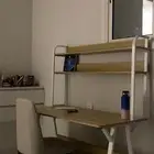 مكتب بدون الكرسي وطاولة الاستقبال مع المرايه