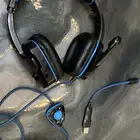 سماعات ذات عزل قوي