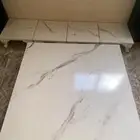 طاوله كبيرة مع طاولات خدمة صيغرة اربعه حبات
