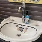 مغسله مع مرايه شبه جديده