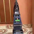 يوجد مكنسه كهربائية تنظف الكنب والفرش وسراميك جداا ممتازه