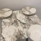طاولة للبيع
