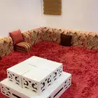 كنبة ارضي مع الطاولة الأرضي و الموكيت للبيع