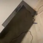 شاشتين 32 وحده مكسوره الشاشه والثانيه ماعد اشتغلت