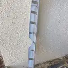 جناح كامري ابيض مدون ملاحضات