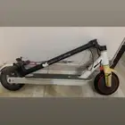 سكوتر للبيع الصغير يحتاج بطارية الكبيرة نظيف