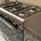 فرن نظيف. فيه أشيا بسيطه لا يجي إلا صامل