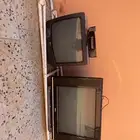 تلفزيون قديمة صنعتها للياباني ومعها