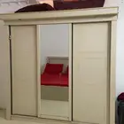سرير ودولاب