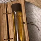 عوده في علبة عطر من العربية للعود