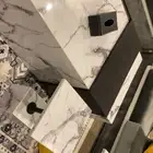 طاولة للبيع بمبلغ رمزي