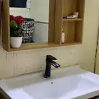 للبيع مغسله مع مرايه طقم