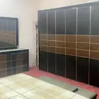 غرفة نوم ومخدات مجلس