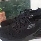 حذاء رياضي ماركة سكيتشرز الأصليه مقاس 42نظيف جدا بكرتونة