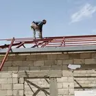تركيب جميع انواع القرميد وعازوال ماء قرميد معزول وقرميد معدا