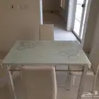 طاولت طعام