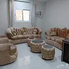 كنب مع سجادة و ستارة