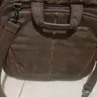 شنطة لابتوب كبيرة ولها جيوب عديده